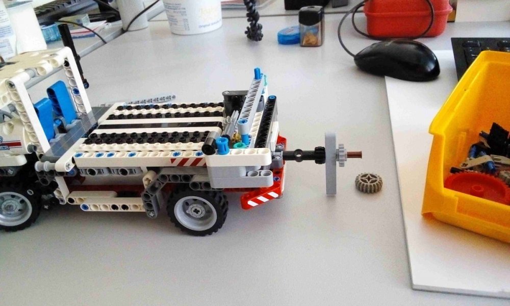 lego_truck_2_resized.jpg